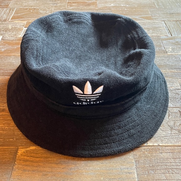 Adidas Unisex Terry Bucket Hat🖤 - Picture 2 of 10